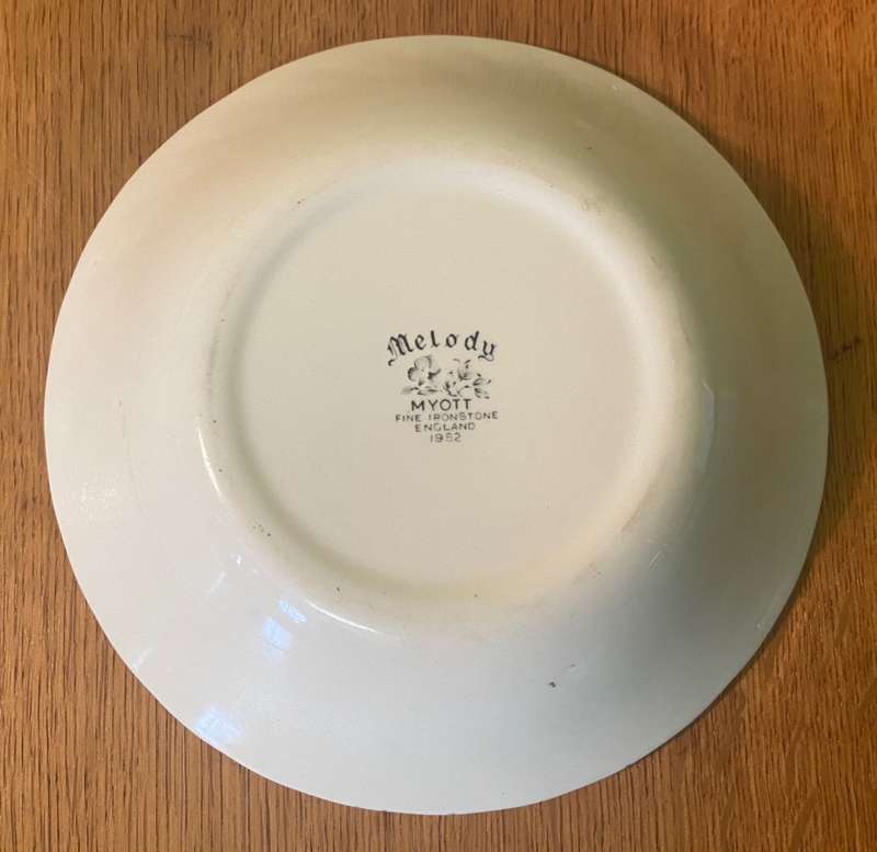 MYOTT - FINE IRONSTONE - ENGLAND - 1982 - BOWL  BLUE and WHITE - FLOWERS - STUNNING!!!!!