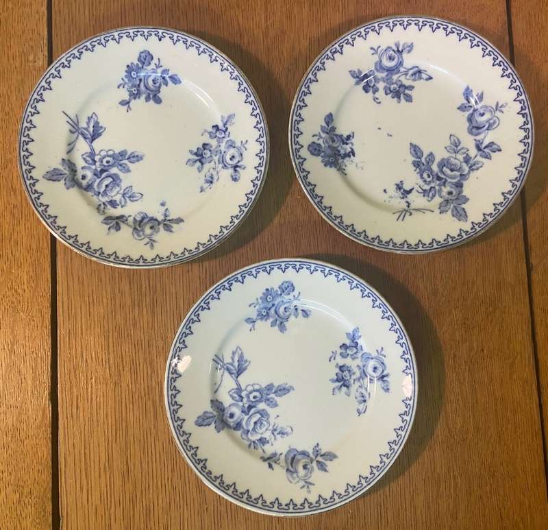 FOLEY CHINA - ELIJAH BRAIN & CO - FENTON - ENGLAND - 3 small BLUE & WHITE PLATES - FLOWERS STUNNING!