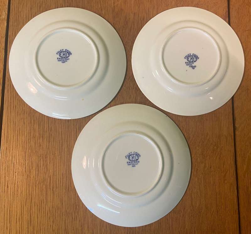 FOLEY CHINA - ELIJAH BRAIN & CO - FENTON - ENGLAND - 3 small BLUE & WHITE PLATES - FLOWERS STUNNING!