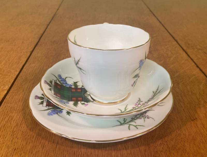 ADDERLEY TEA TRIO x 1 - ENGLAND - 4549 - SCOTTISH LINDSAY CLAN - TARTAN - SCOTLAND - LAVENDER
