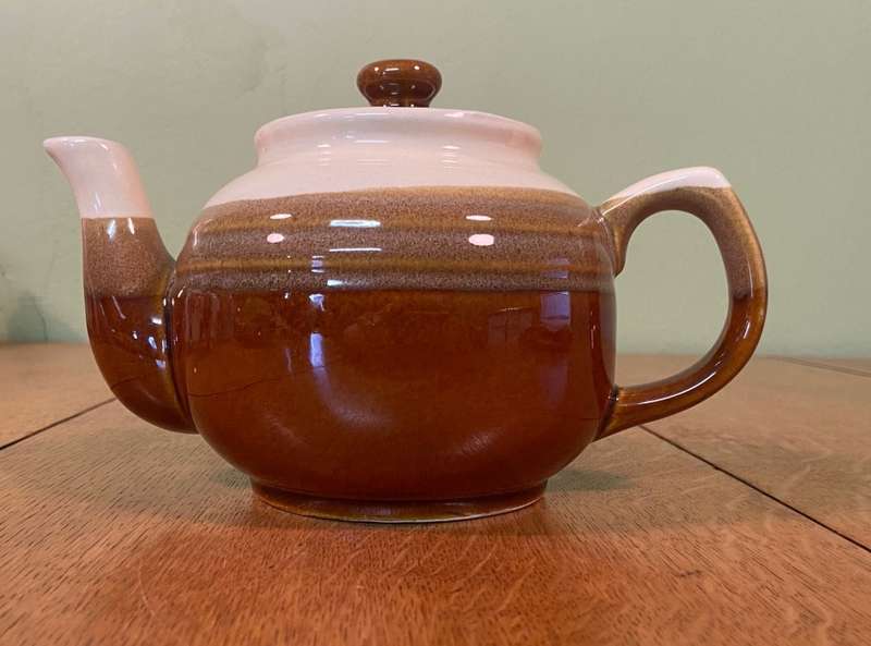 TEA POT - CREAM & BROWN COLOURS - MADE in JAPAN - EARTHENWARE / POTTERY - MEDIUM SIZE