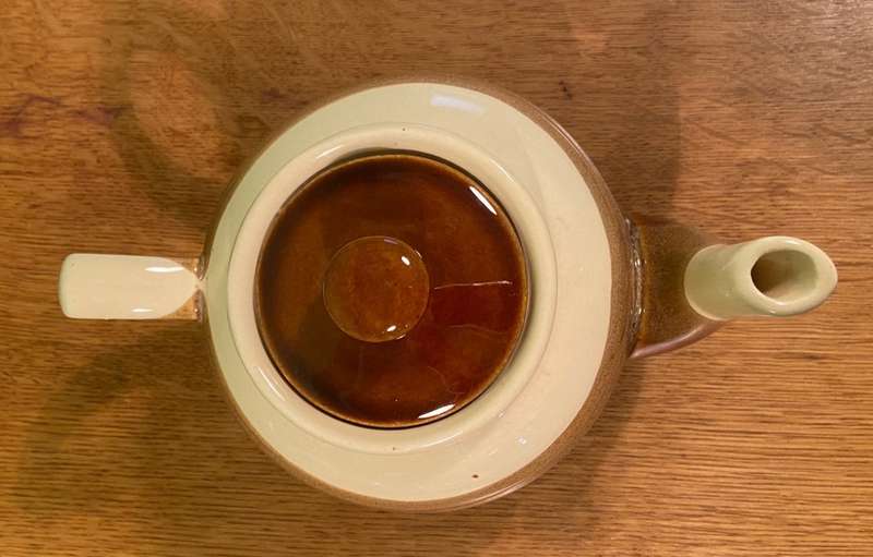 TEA POT - CREAM & BROWN COLOURS - MADE in JAPAN - EARTHENWARE / POTTERY - MEDIUM SIZE
