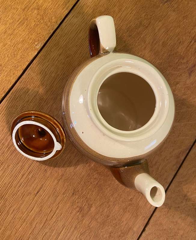 TEA POT - CREAM & BROWN COLOURS - MADE in JAPAN - EARTHENWARE / POTTERY - MEDIUM SIZE
