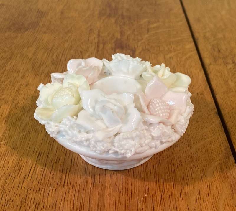 FLORAL FLOWERS  CANDLE HOLDER - PORCELAIN - NO MARK - STUNNING!!!