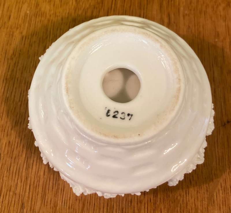FLORAL FLOWERS  CANDLE HOLDER - PORCELAIN - NO MARK - STUNNING!!!