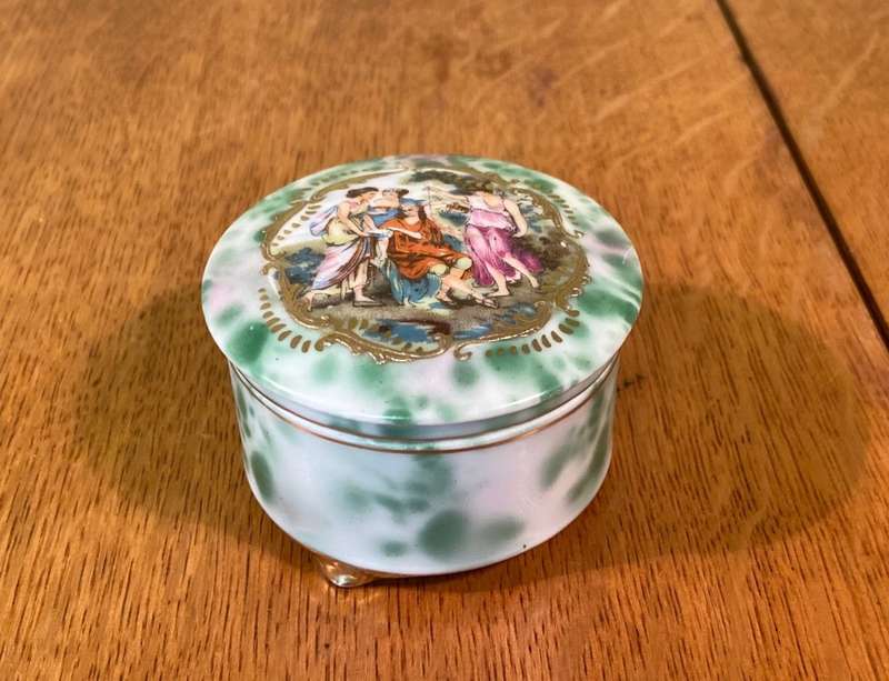 CHUBU CHINA JAPANESE Porcelain ROUND TRINKET BOWL and LID HAND PAINTED STUNNING!!