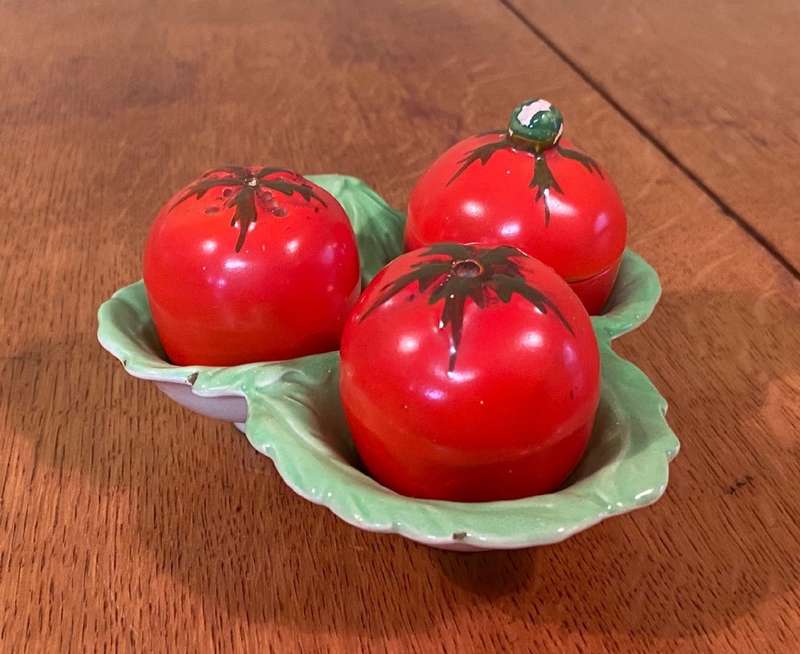 CARLTON WARE CARLTONWARE 3 PIECE PORCELAIN CONDIMENT HOLDER SALT PEPPER SAUCE - TOMATO SHAPE- RARE!