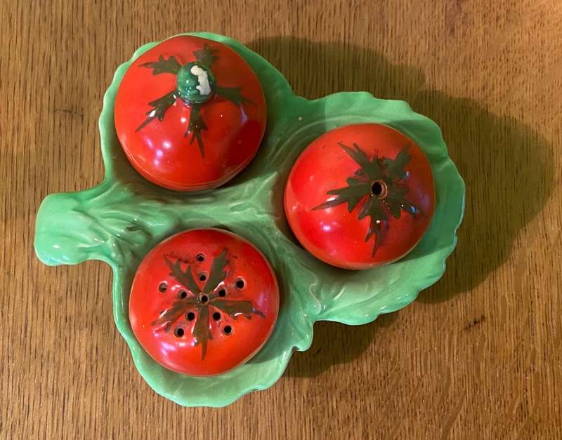 CARLTON WARE CARLTONWARE 3 PIECE PORCELAIN CONDIMENT HOLDER SALT PEPPER SAUCE - TOMATO SHAPE- RARE!