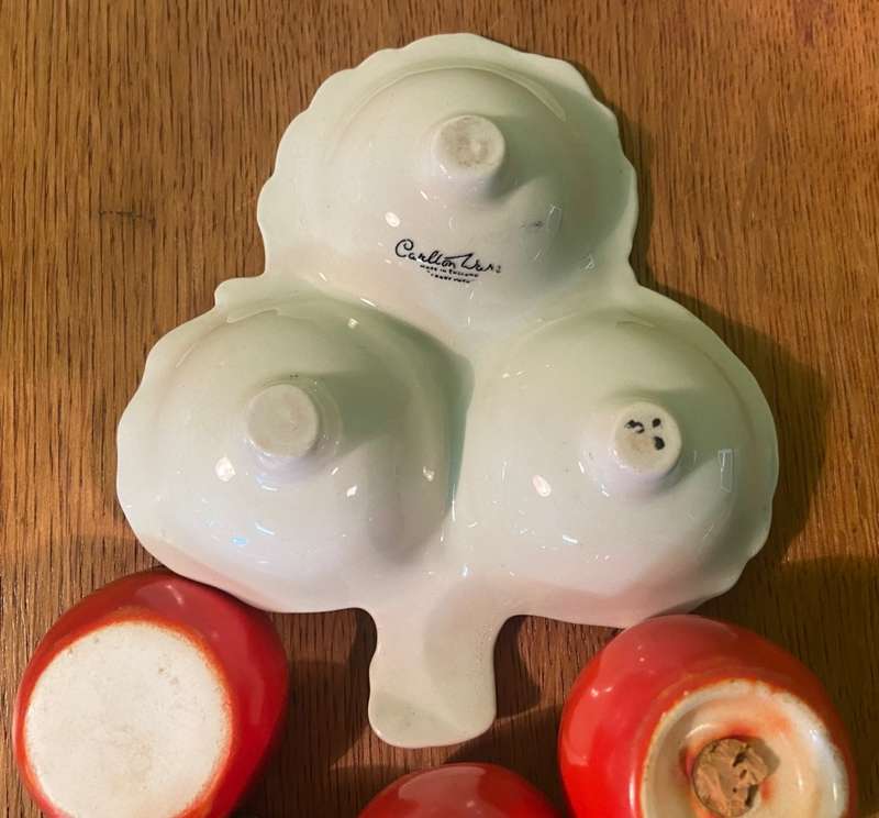 CARLTON WARE CARLTONWARE 3 PIECE PORCELAIN CONDIMENT HOLDER SALT PEPPER SAUCE - TOMATO SHAPE- RARE!