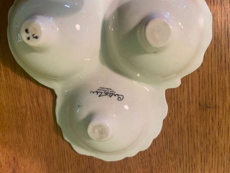 CARLTON WARE CARLTONWARE 3 PIECE PORCELAIN CONDIMENT HOLDER SALT PEPPER SAUCE - TOMATO SHAPE- RARE!