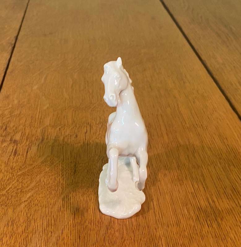 HUTSCHENREUTHER VINTAGE WHITE PORCELAIN HORSE FIGURINE - GUNTHER GRANGET - 1980