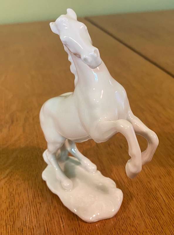 HUTSCHENREUTHER VINTAGE WHITE PORCELAIN HORSE FIGURINE - GUNTHER GRANGET - 1980