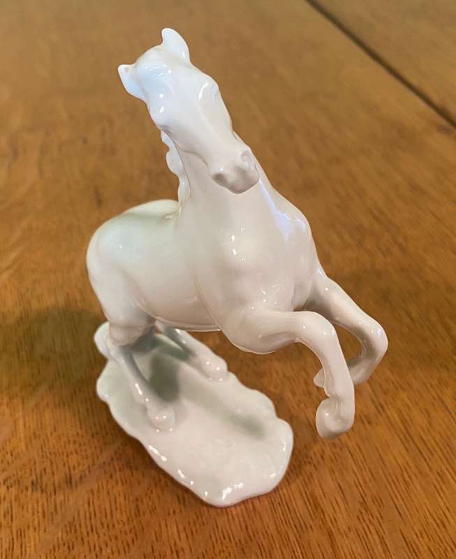 HUTSCHENREUTHER VINTAGE WHITE PORCELAIN HORSE FIGURINE - GUNTHER GRANGET - 1980