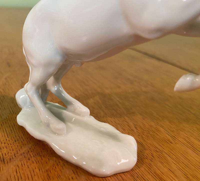 HUTSCHENREUTHER VINTAGE WHITE PORCELAIN HORSE FIGURINE - GUNTHER GRANGET - 1980