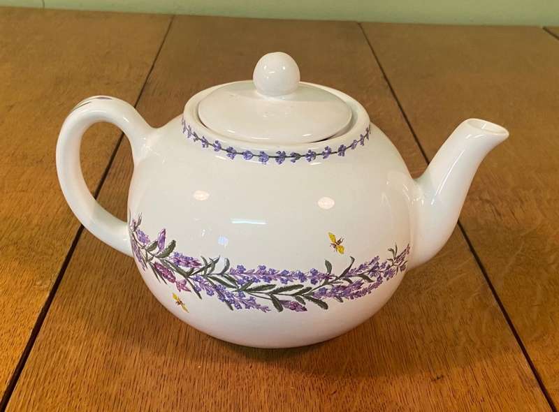 TEA POT - MARGARET ROBERTS BOTANICALS PORCELAIN - LAVENDER & BEES PATTERN - LIKE NEW!!!