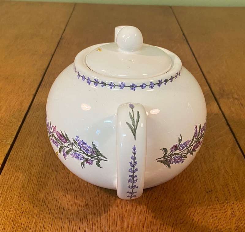 TEA POT - MARGARET ROBERTS BOTANICALS PORCELAIN - LAVENDER & BEES PATTERN - LIKE NEW!!!