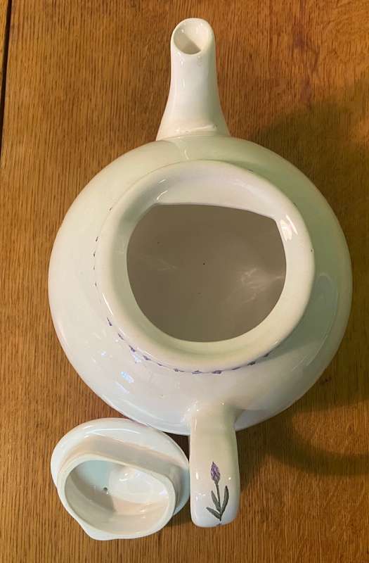 TEA POT - MARGARET ROBERTS BOTANICALS PORCELAIN - LAVENDER & BEES PATTERN - LIKE NEW!!!
