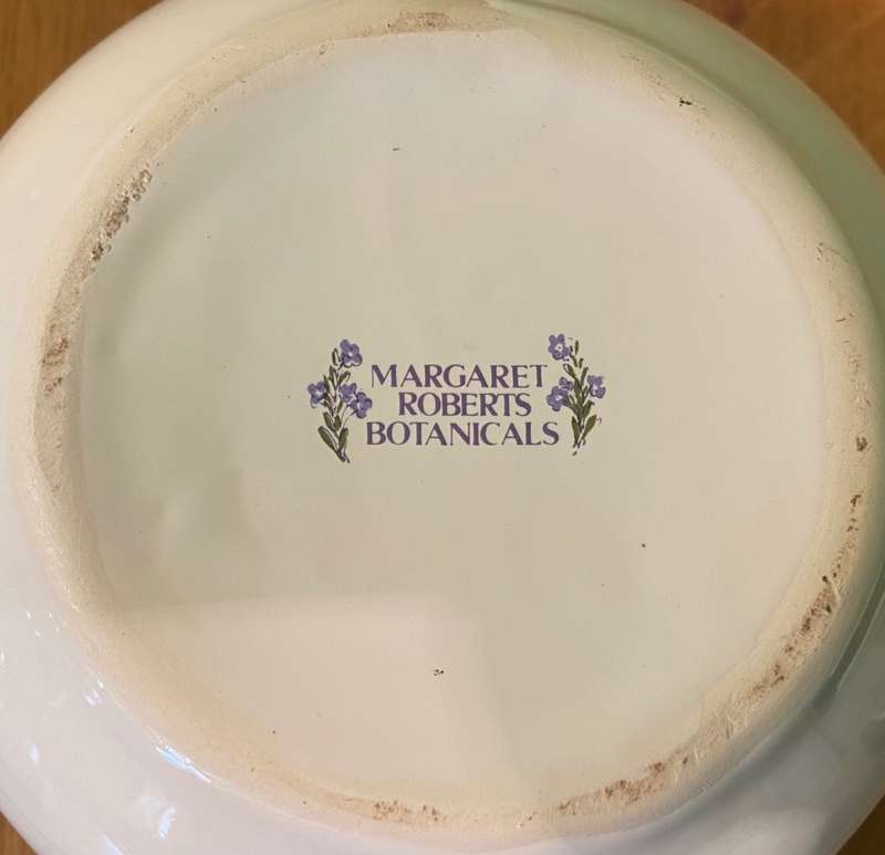 TEA POT - MARGARET ROBERTS BOTANICALS PORCELAIN - LAVENDER & BEES PATTERN - LIKE NEW!!!