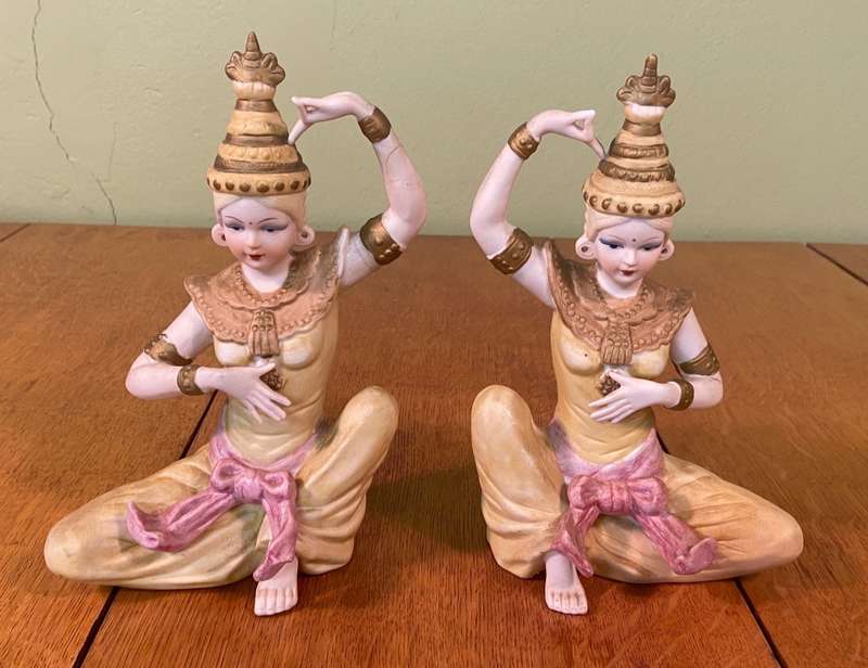 Lady Buddha Statue Praying - Porcelain x 2 - Identical
