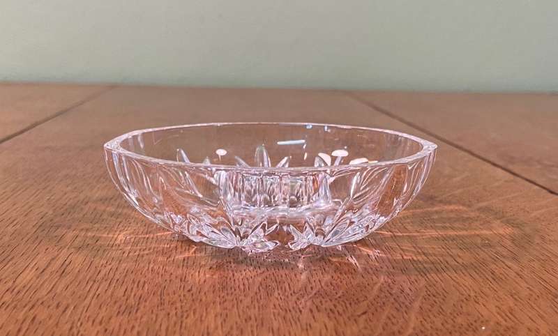 GLASS  BOWL SINGLE CANDLE HOLDER - STUNNING!!!