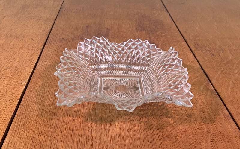 GLASS SQUARE WAVY TRINKET DISH / CONDIMENT / SNACK  BOWL - PATTERNED - STUNNING!