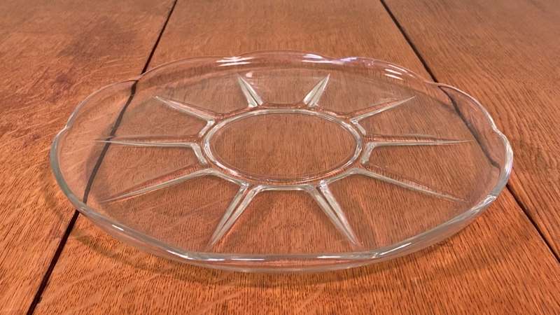 GLASS CAKE PLATE - SERVING PLATTER - ROUND - LARGE - 290mm Diameter.