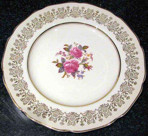 ROSES Dinner / Decorative Plate = Johnson Brothers = Victorian pattern = 27,1cm diam = GR8 condition