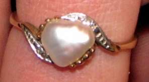 9ct GOLD Barouge PEARL & small DIAMOND Ring = delicate ANTIQUE~!! HEART shaped PEARL~!!!!!!!!!