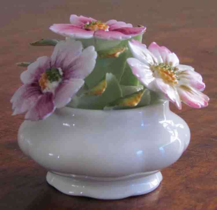 ROYAL ALBERT "Cosmos" POSY of Flowers=FINE BONE CHINA=MADE IN ENGLAND=Rare in PERFECT CONDITION!!!!!