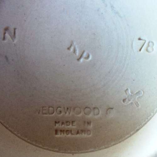 WEDGWOOD JASPER WARE EMPEROR BOWL. PRUNUS BLOSSOM. Primrose Yellow / White. 1978.