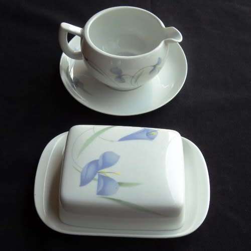 ARZBERG. DINNER SERVICE. 8 SEATING (47 PIECES). 'Midnight' pattern. Bone China.