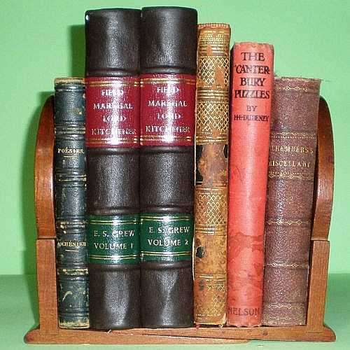 IMAGE OF BOOKENDS WITH BOOKS.