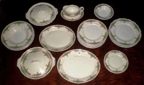 GRINDLEY PART DINNER SERVICE. 33 Pieces. Cream Petal 'Paulette' pattern.