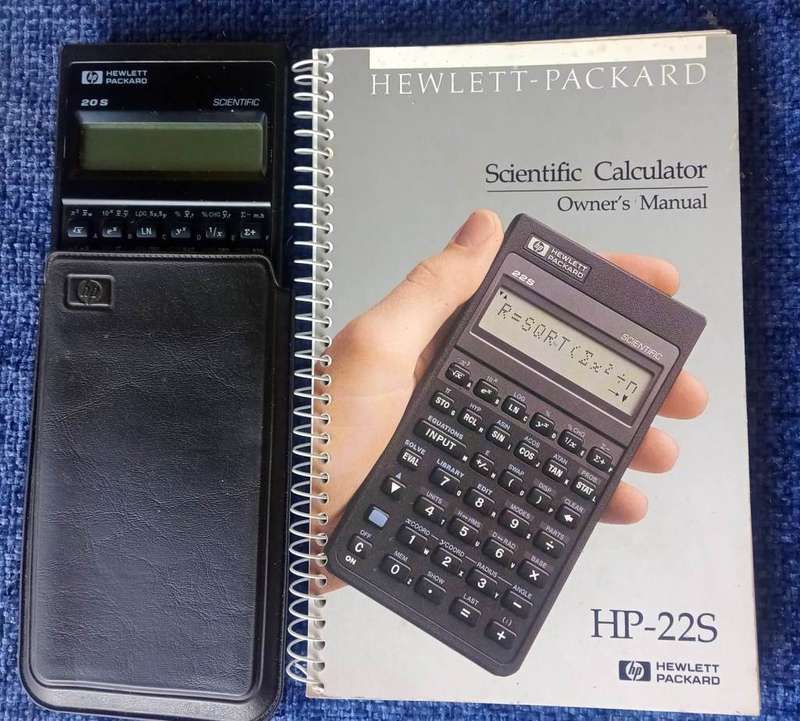 HP 20S Scientific and Statistical calculator with manual and pouch.