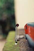 ZAR HO scale single aspect(red/green) signal.