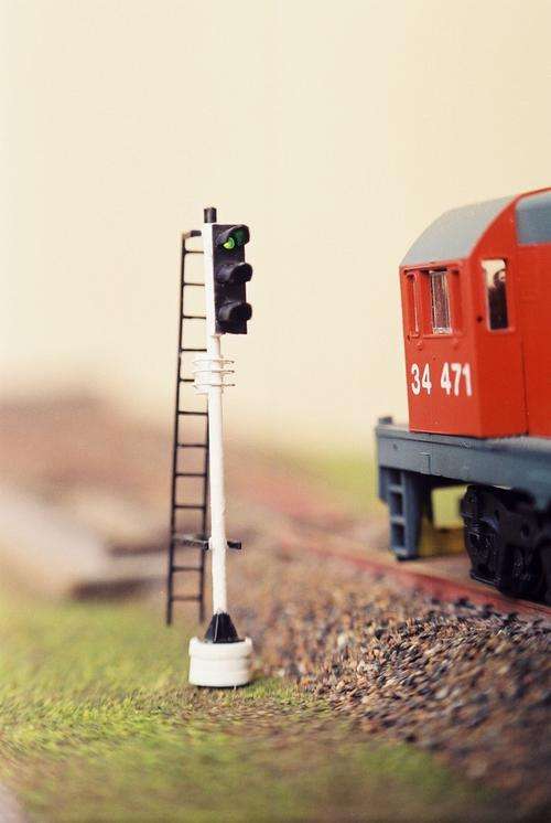ZAR HO scale 3 aspect signal.