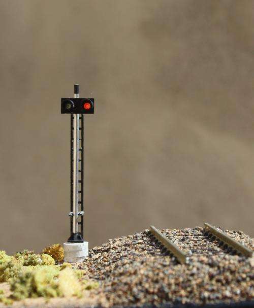 ZAR HO scale connect and forget 2 aspect signals.