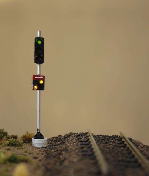 ZAR HO scale 3 aspect signal.