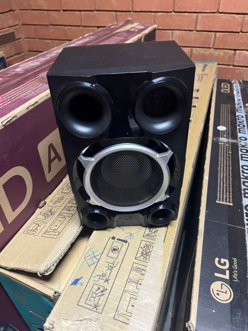 Hisense 2 HA350 CH Bluetooth CD Mini HiFi 100W-Black - Demo