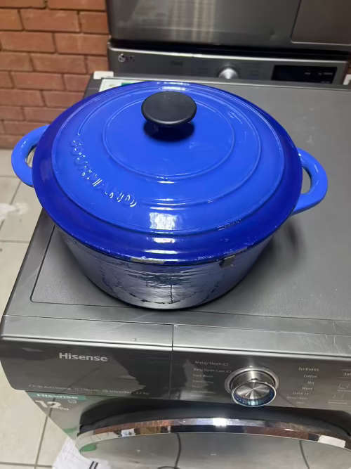 Gourmand - 6.5 Litre Round Cast Iron Casserole - Blue LID CHIPPED VERY SLIGHTLY