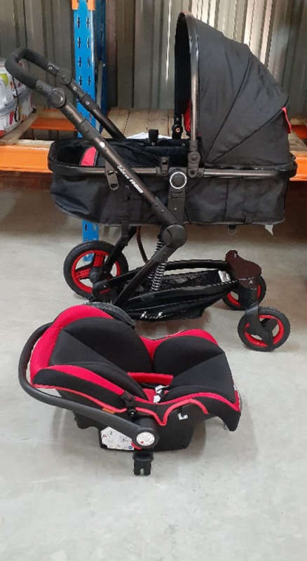 Belecoo 3 in 1 Baby Pram Stroller with Car Seat - Black and Red