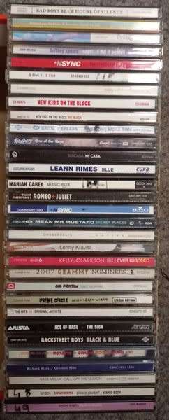 Mixed lot of 31 music CDs