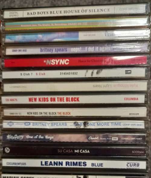 Mixed lot of 31 music CDs