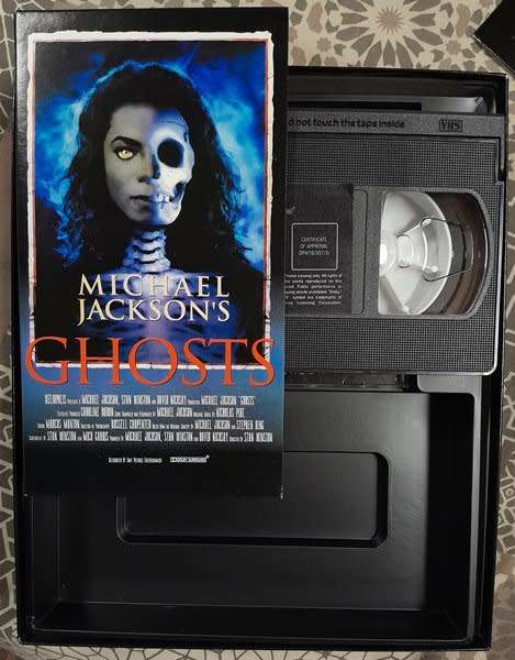 Michael Jackson - Ghosts Deluxe Collector Box (CD, Cdsingle, VHS and Programme)