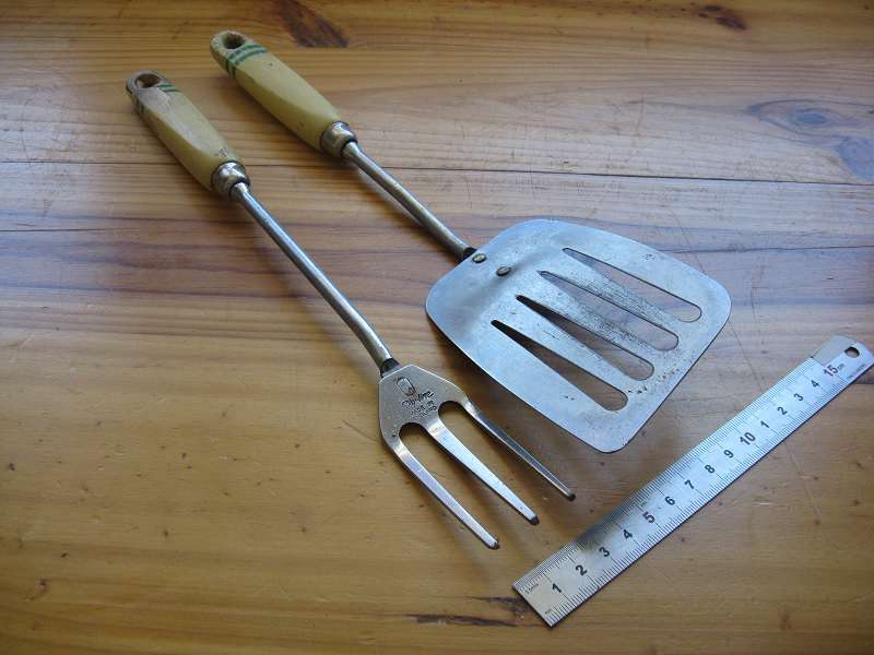 MADE IN ENGLAND SKYLINE CHROME PLATED CARVING FORK & SPATULA.