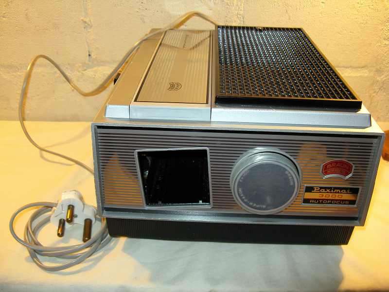 WEST GERMANY,BRAUN NURNBERG PAXIMAT 3000 AUOFOCUS PROJECTOR.LENS=BRAUN SUPER-PAXON,f=100.