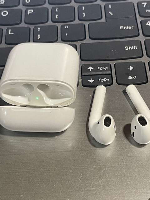 Apple Airpods 2 PLUS FREE EXTRAS