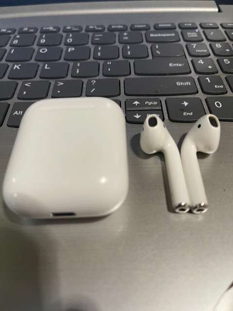 Apple Airpods 2 PLUS FREE EXTRAS