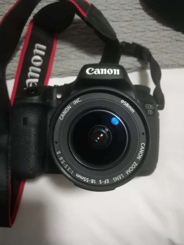 Canon 7D Body, 2 Canon Lenses, 16 Gig 120MB/s Memory Card, Vanguard bag, Charger and USB cable