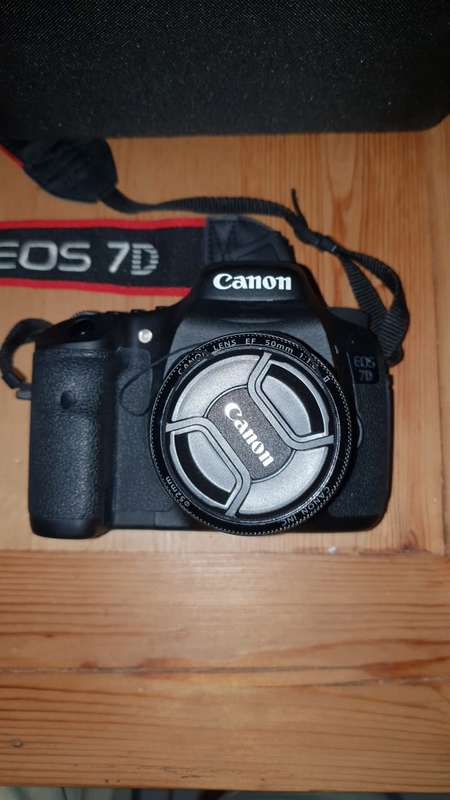 Canon 7D Body, 2 Canon Lenses, 16 Gig 120MB/s Memory Card, Vanguard bag, Charger and USB cable